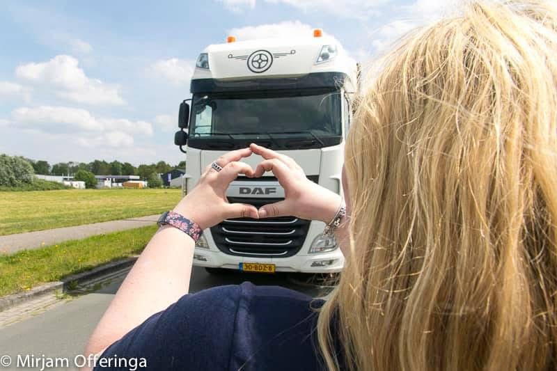 Vrouwelijke vrachtwagenchauffeur
