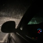 slecht zien in het donker tijdens autorijden