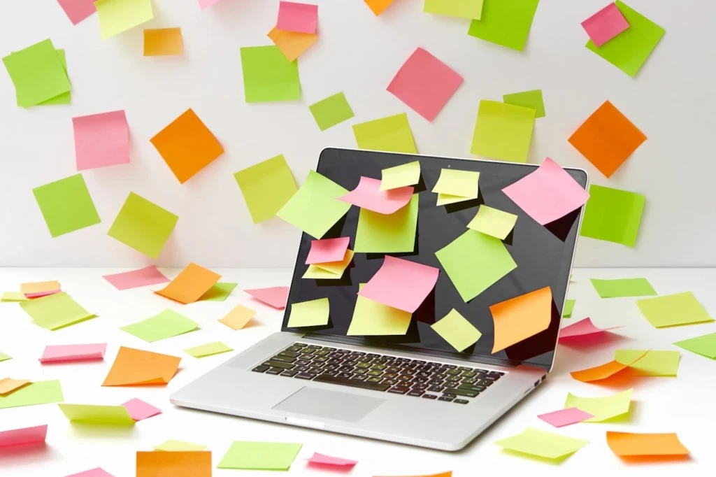 Constant aan je werk denken: post its versus online task manager tool